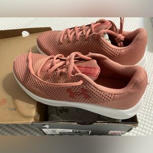 NWT Under Armour Women's Charged Pursuit 3